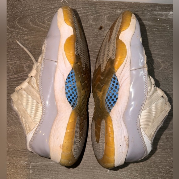 Nike Air Jordan 11 Retro Low - Picture 6 of 9